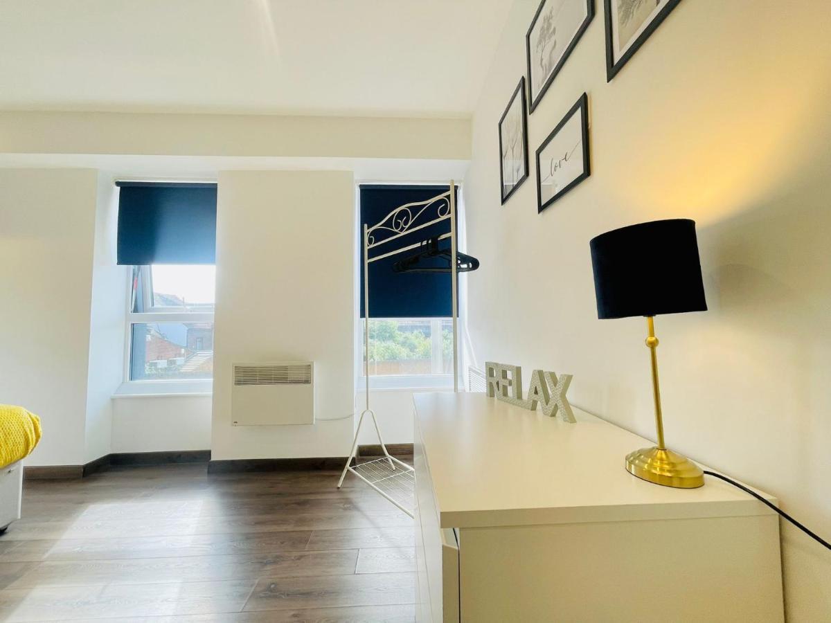 Park Street Apartment Luton By Hostaguest Екстер'єр фото