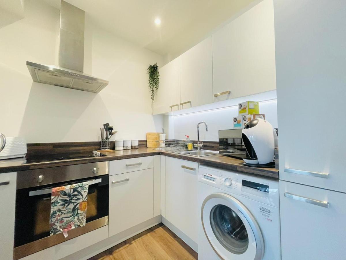 Park Street Apartment Luton By Hostaguest Екстер'єр фото