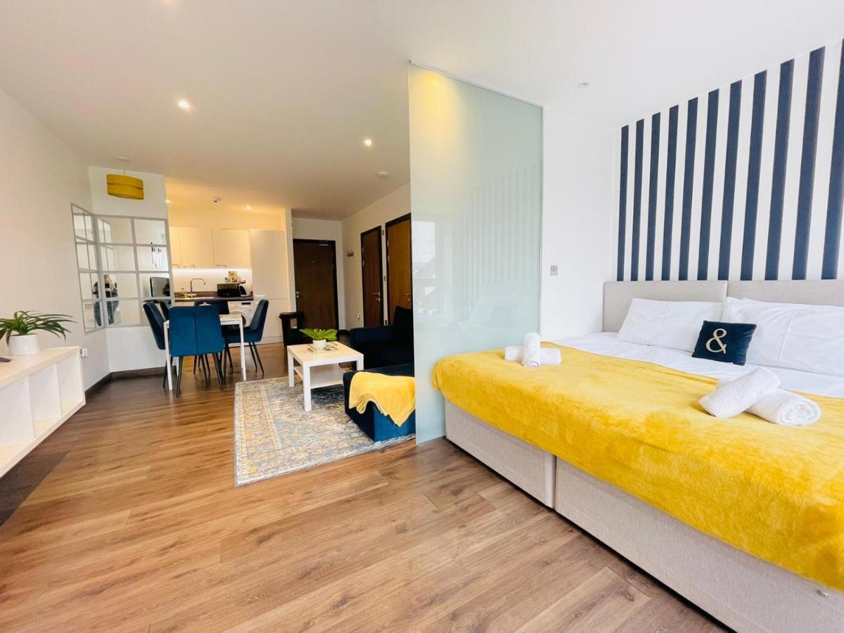 Park Street Apartment Luton By Hostaguest Екстер'єр фото